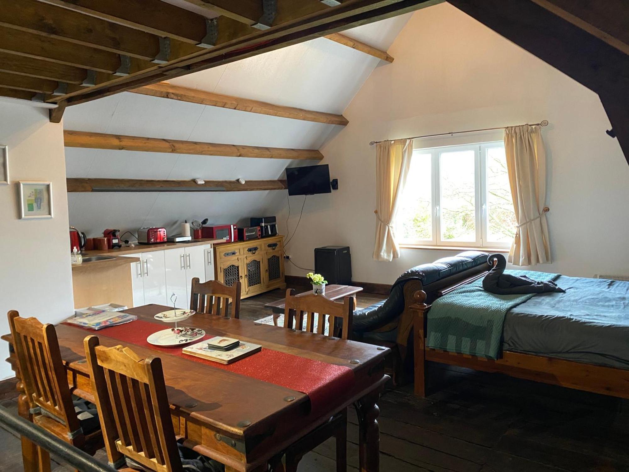 Spacious, Rustic Studio Space For 2 Persons Saint-Cyr-du-Bailleul Εξωτερικό φωτογραφία
